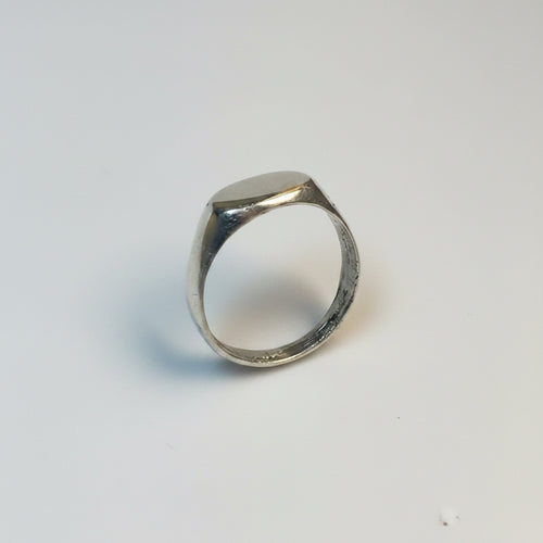 Signet ring No. 1